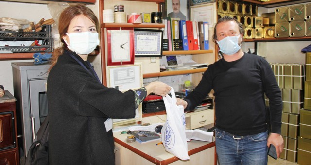 Milas Belediyesi’nden esnaflara hediye paketi