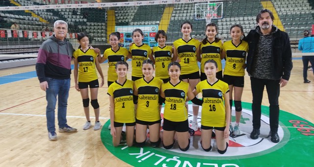 Midi Kızlar Voleybol takımı 6 puan topladı