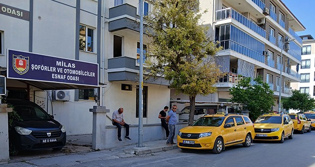 Milas'ta Şoförler Oda Binasında Güncelleme Kuyruğu