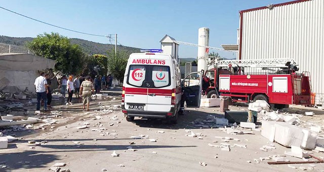 Strafor kutu fabrikası’nda patlama