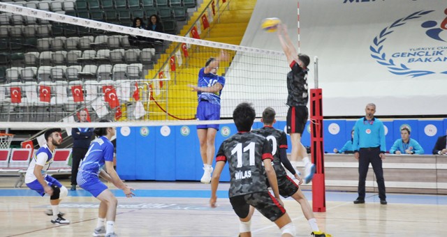 Voleybolda alt yapı ligleri okulların açılışına bağlı