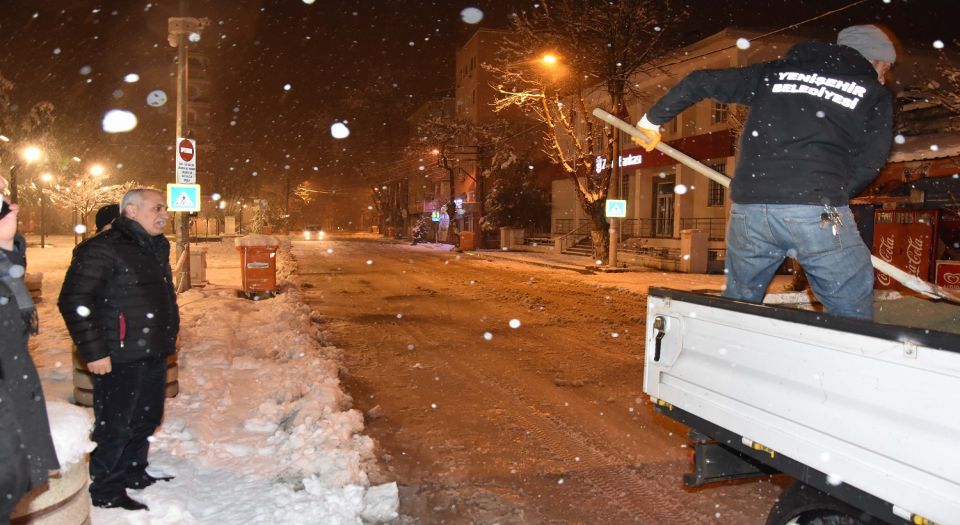 Bursa Yenişehir'den Zorlu Kar Mesaisi