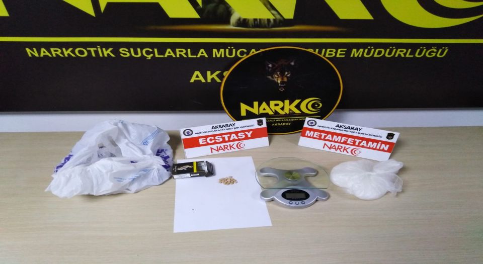 Aksaray'da Sokak Satıcılarına Operayon: 3 Tutuklama