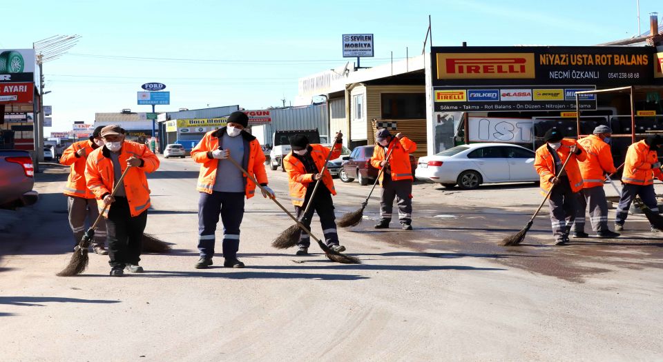 Aksaray'ın Cadde Ve Sokaklarında Tazyikli Temizlik