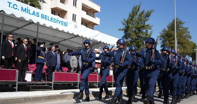 103 Yıllık Büyük Zafer, Milas’ta Sabah Resmî Törenlerle, Akşam Fener Alayı ve Konserle Kutlanıyor