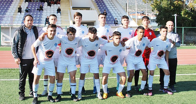 Milas Gençlik Spor U16, Bodrum Birlik Spor U16 takımı güzel oynayarak kazanmasını bildi