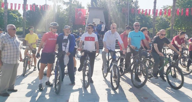Bisikletli gençler Milas'a renk kattı