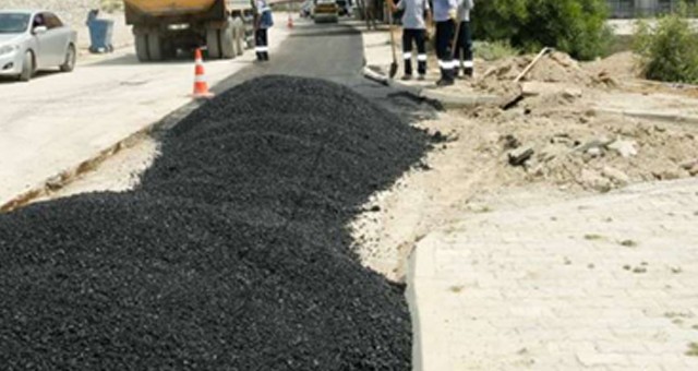 Yollara asfalt ve beton parke ile kaldırım yapılacaktır