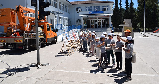 Yeniköy Kemerköy Enerji, Trafik ve İlk Yardım Haftası’nda geleceğin sürücüleri olan çocuklar için trafik eğitimi verdi