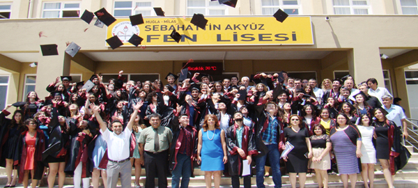 Fen Lisesi ikinci dönem mezunlarını verdi