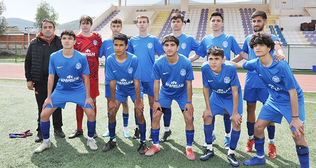 Milas Gençlikspor U17 takımı play-off gurubundan çıkmak için son maçına hazırlanıyor