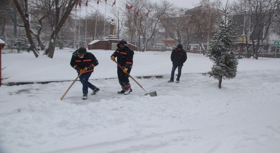 Ardahanda Kar Ve Tipi Etkili Oldu