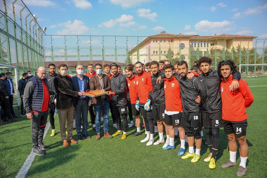 İnegölspora Başkan Tabandan Baklava Ziyafeti