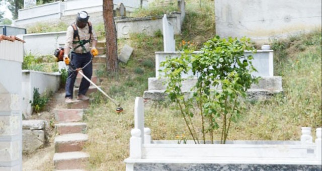 Mezarlıklar Kurban Bayramı’na hazırlanıyor