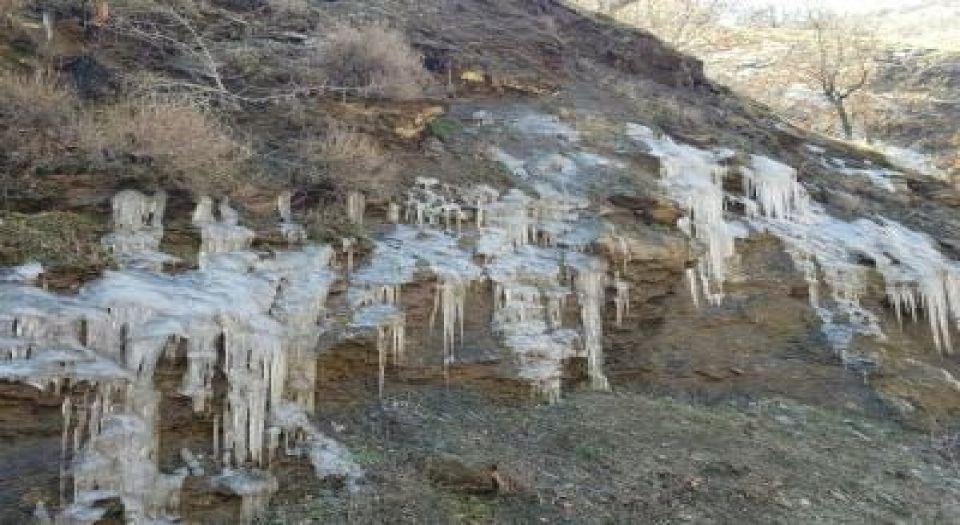 Nazilli'de Şelale Dondu