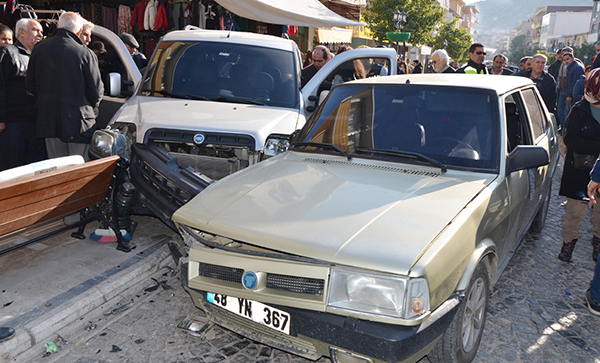 Menteşe Caddesi’nde kaza: 2 yaralı