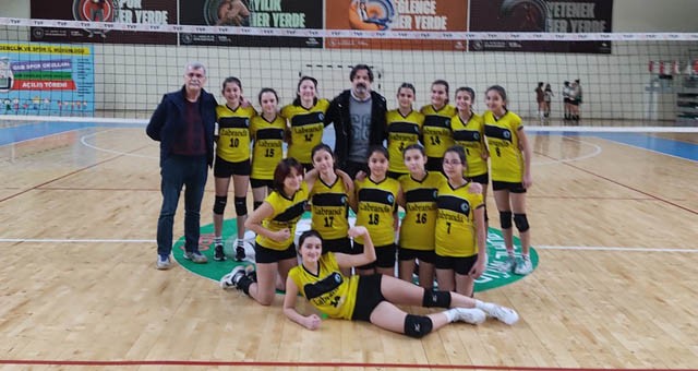 Milas Belediyespor Midi Kız takımı grup şampiyonluğuna koşuyor