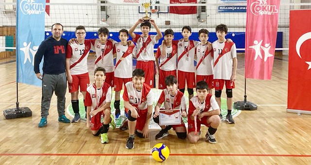 İMİ Koleji Ortaokulu Voleybol Takımı İl 2.si Oldu