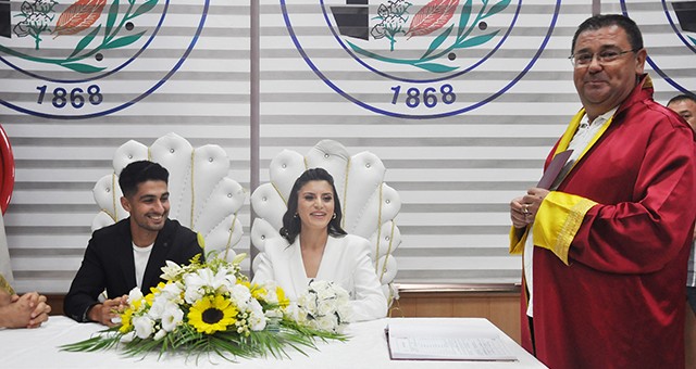 Muğla futbolunun en beyefendi sporcusu nikah masasına oturdu