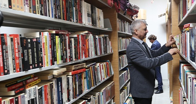 Muğla Okuyor, Muğla Paylaşıyor: Büyükşehir’in Kitap Kampanyasına Yoğun İlgi