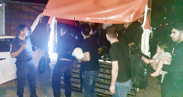 Milas’ta 41 göçmen ile iki organizatör yakalandı