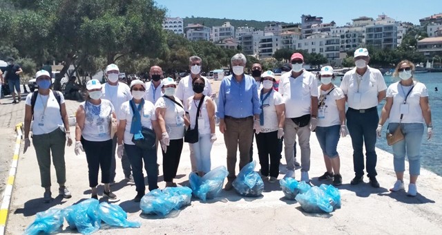 İYİ Partililer Güllük ve Ören’de sahil temizliği yaptı