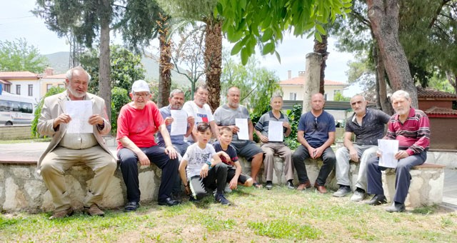 Mahalle sakinleri, Aplengeç parkına, üç fidan isminin verilmesi için imza topladı