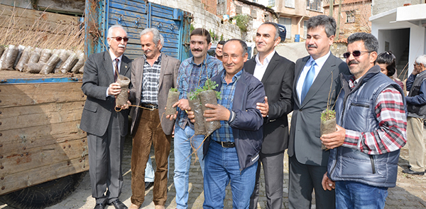 Akçalı’da bilgilendirme, fidan dağıtımı ve sözleşme buluşması