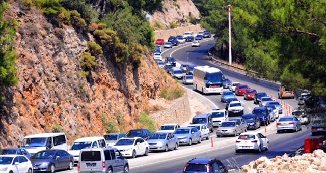 Muğla’da iki kişiye bir araç düşüyor