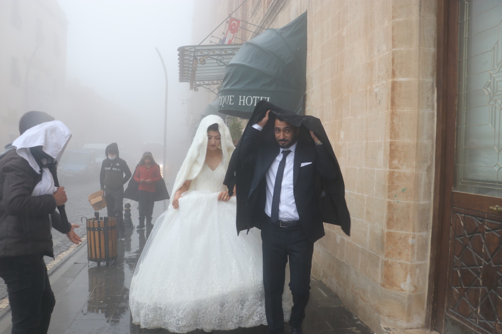 Mardinde Düğün Fotoğrafı Çekimlerine Sis Engeli!