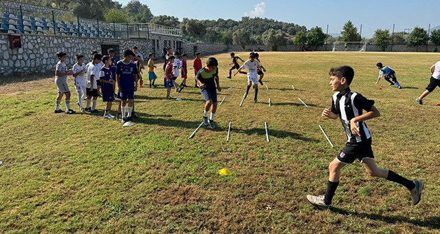 Yaz Futbol Okulu’nda Antrenmanlar Başladı