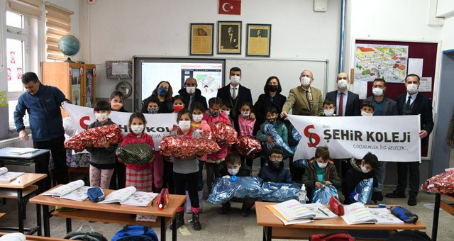 Yangın mağduru öğrencilere Eskişehir’den destek