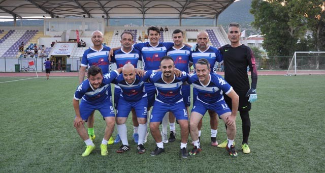 DHMİ Spor oynadığı futbolla dikkat çekiyor