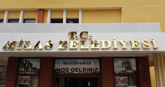 T.C. İbaresi yeniden Milas Belediyesi Tabelasında…