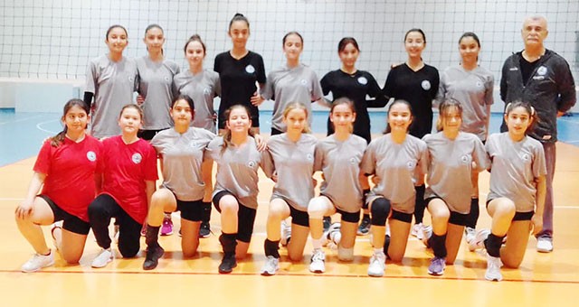 Milas Belediye Spor midi kız voleybol takımı çalışmaları devam ediyor
