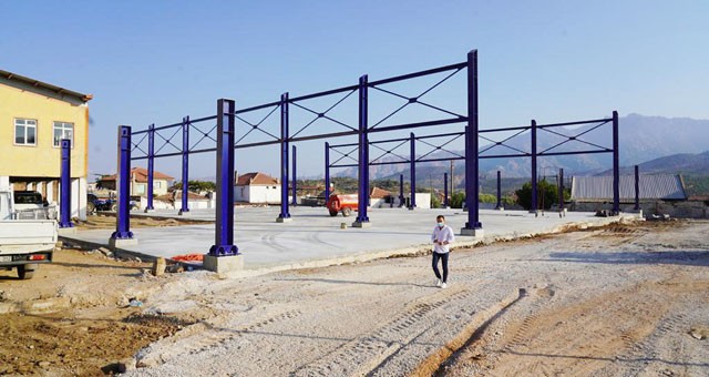 Başkan Tokat, yapımı devam eden Bafa Pazar Yeri ve Otopark’ı yerinde inceledi..