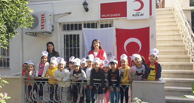 Anaokulu Öğrencilerinden Kızılay’a Ziyaret