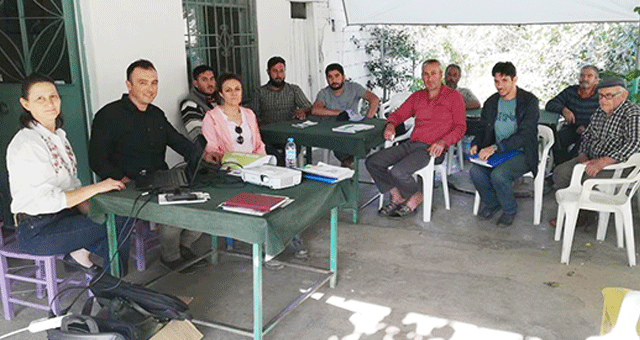 Çiftçilerle organik zeytin toplantısı