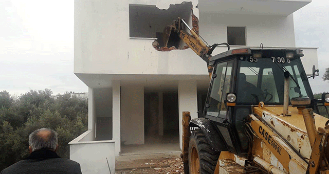 Bodrum'da imara aykırı kaçak binaların yıkımı sürüyor