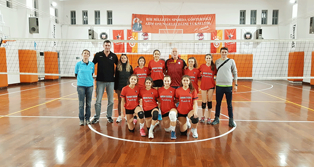 Galatasaray voleybol okulu antrenmanına katıldılar