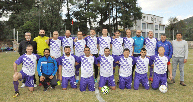 İlk yarıyı üçüncü sırada tamamladı