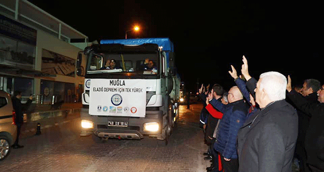 Muğla'dan Elazığ'a 9 TIR yardım gitti