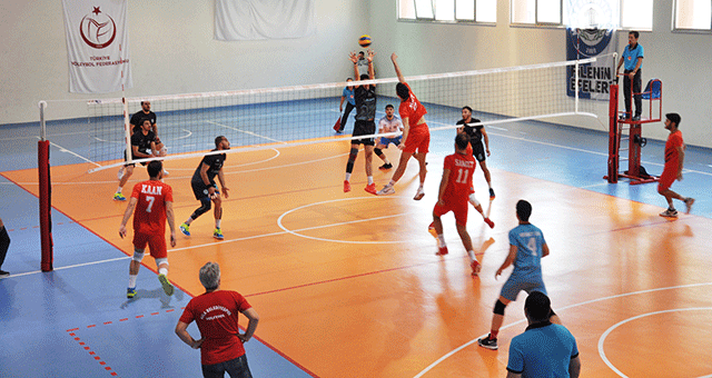 Voleybolcularımız Alanya’dan galibiyet ve 2 puanla döndüler