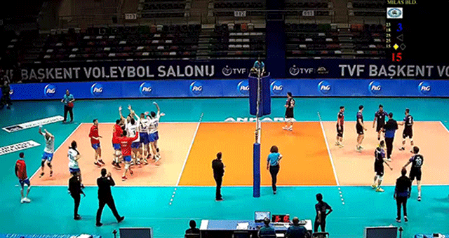 Voleybolcularımız İlk Maçı Kazandı..