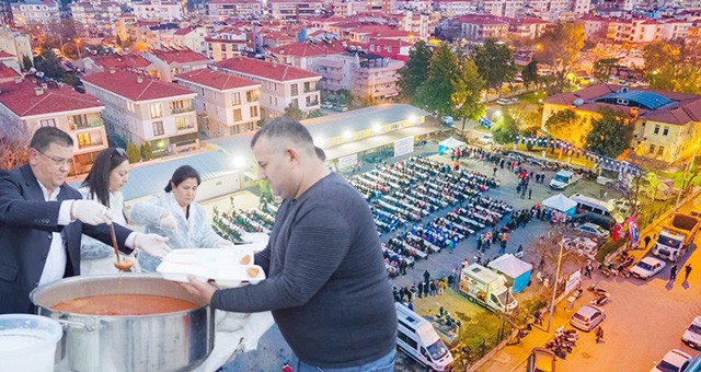 Milas Belediyesi ilk iftar sofrasında 4 bin kişiyi ağırladı