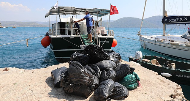 Gökova Körfezinde 40 Bin Kg Çöp Toplandı