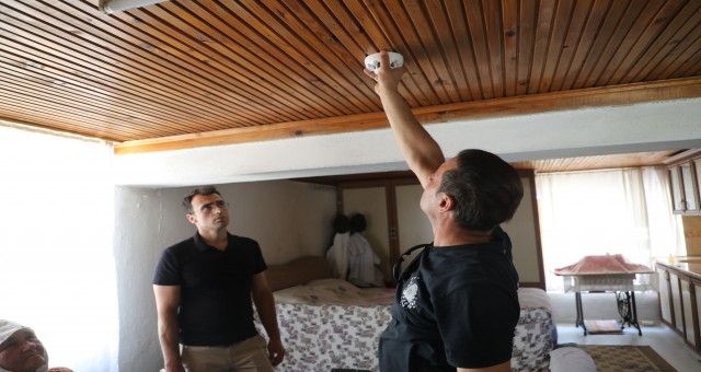 Kırsaldaki Çınarlar’a Duman Dedektörü