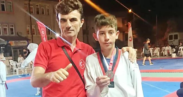 Taekwondo sporcusu Musa Dağ, gümüş madalya getirdi