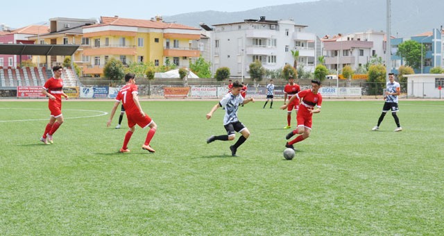 Liseler arası futbol müsabakaları başladı