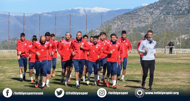 FETHİYESPOR’UN ZİRVE İNADI SÜRÜYOR